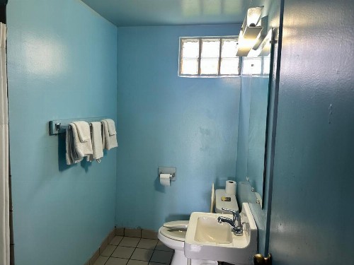 Westgate Motel - image 20