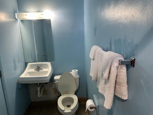 Westgate Motel - image 36