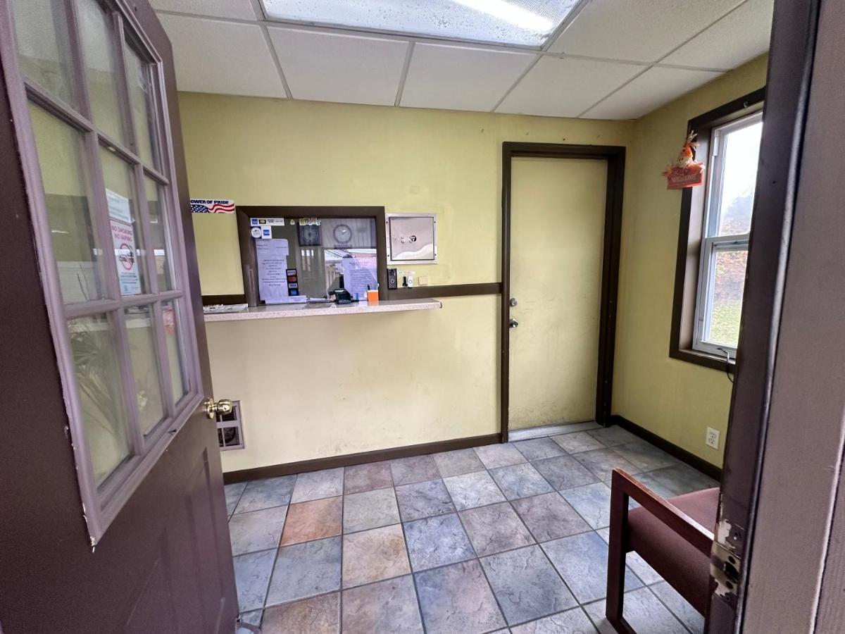 Westgate Motel - image 7