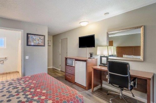 Econo Lodge Yreka - image 13