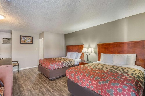 Econo Lodge Yreka - image 14