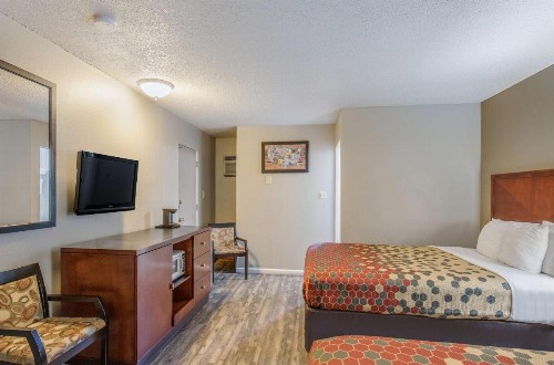 Econo Lodge Yreka - image 16