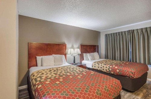 Econo Lodge Yreka - image 18