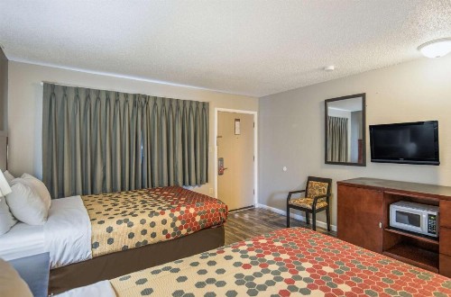Econo Lodge Yreka - image 19