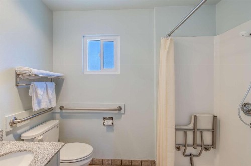 Econo Lodge Yreka - image 21