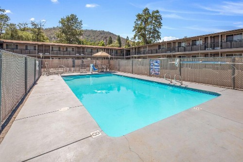 Econo Lodge Yreka - image 27