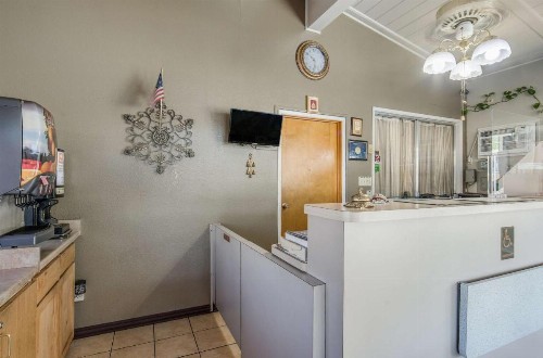 Econo Lodge Yreka - image 7