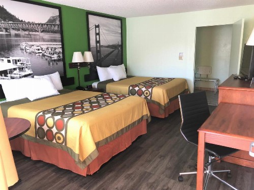Super 8 by Wyndham Yreka - image 21