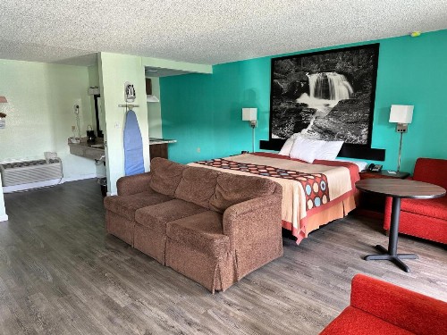 Super 8 by Wyndham Yreka - image 29