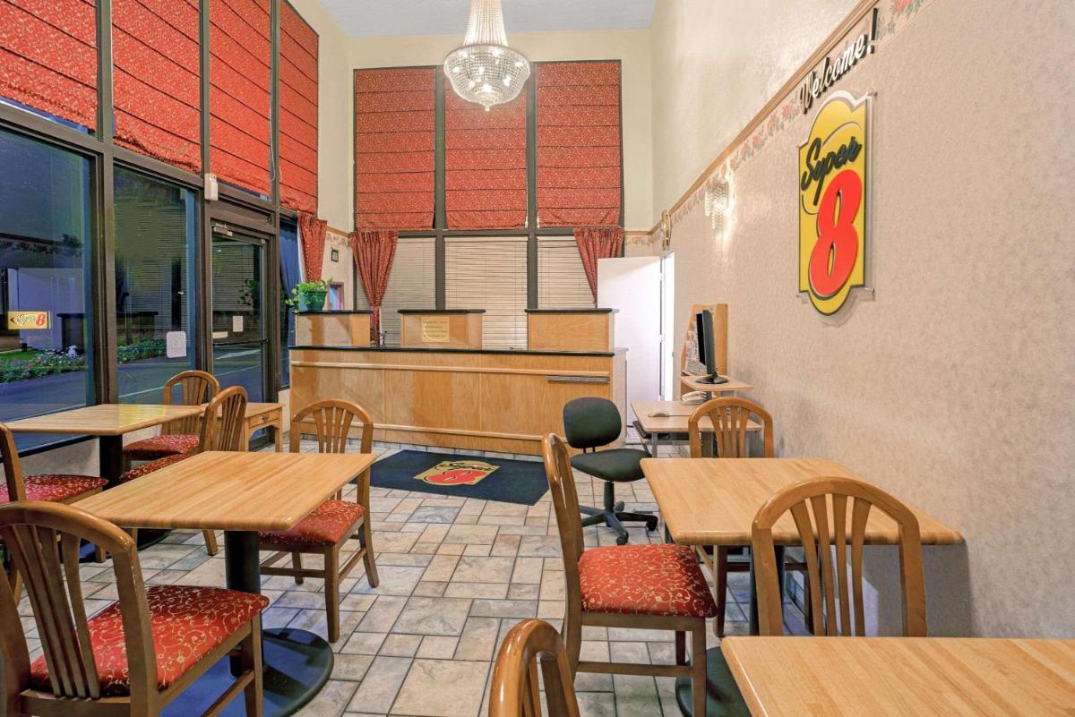 Super 8 by Wyndham Yreka - image 4