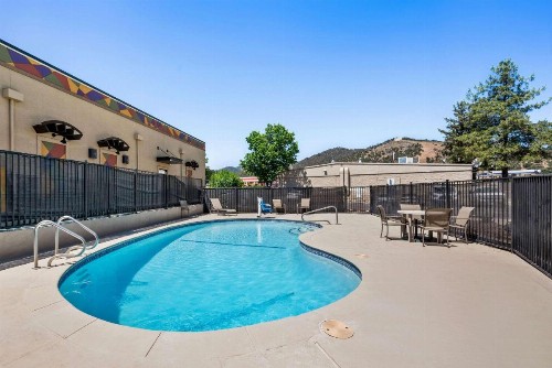 Comfort Inn Yreka I-5 - image 9
