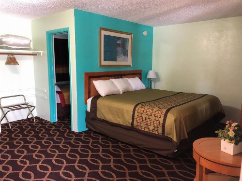 Klamath Motor Lodge - image 12