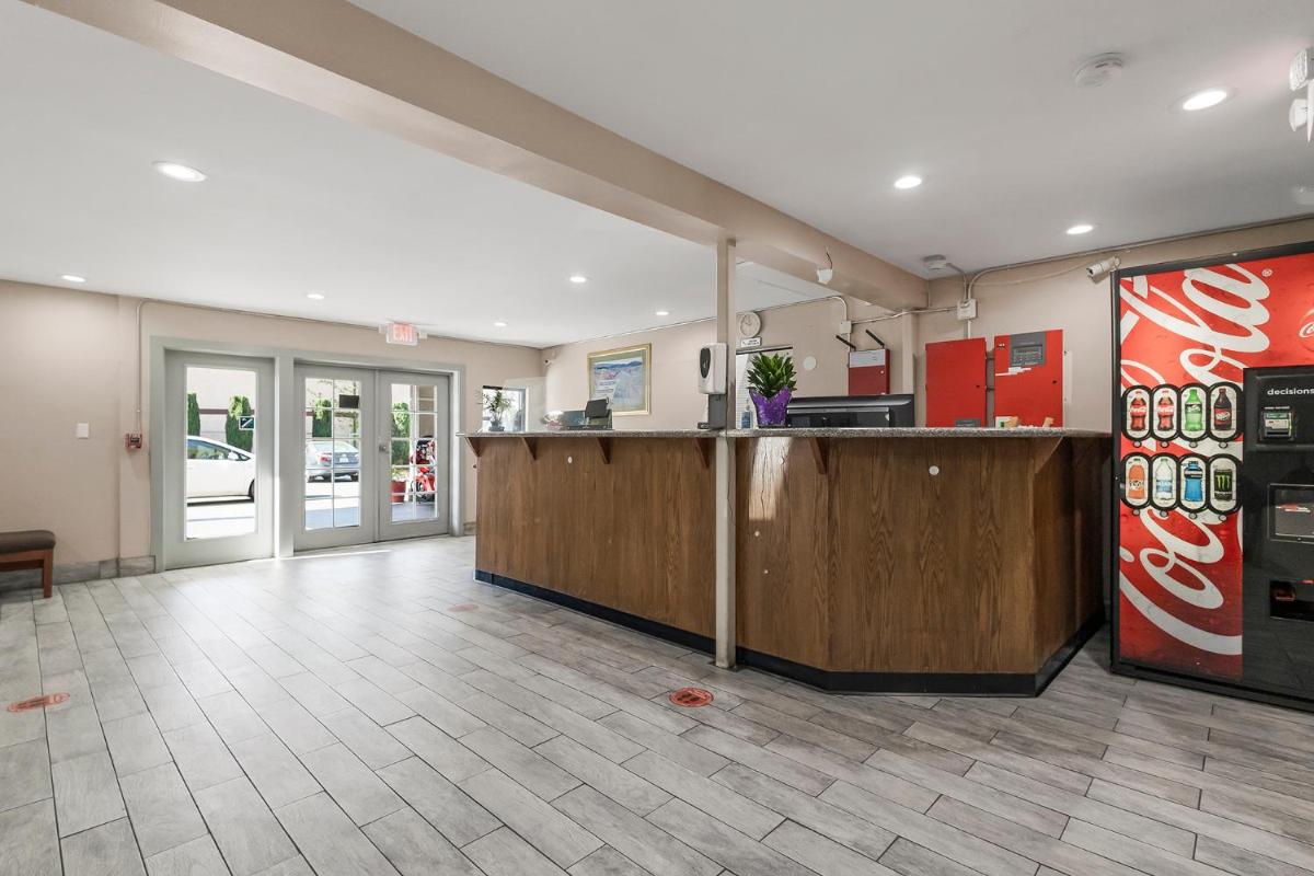 Econo Lodge Inn & Suites Yuba City - main image