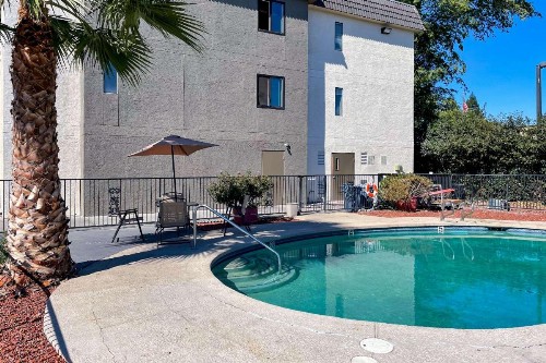 Econo Lodge Inn & Suites Yuba City - image 12