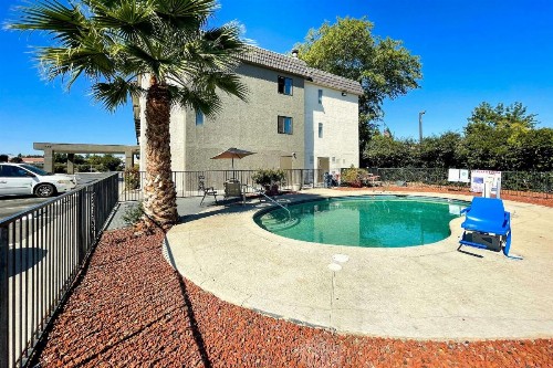 Econo Lodge Inn & Suites Yuba City - image 13