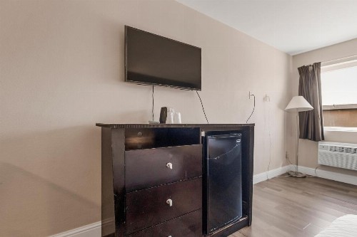 Econo Lodge Inn & Suites Yuba City - image 23