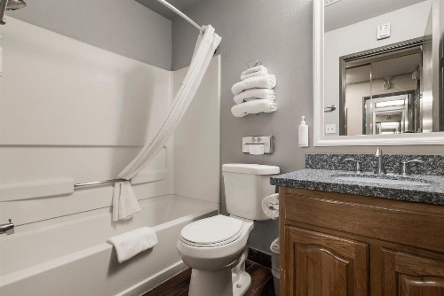 Econo Lodge Inn & Suites Yuba City - image 26