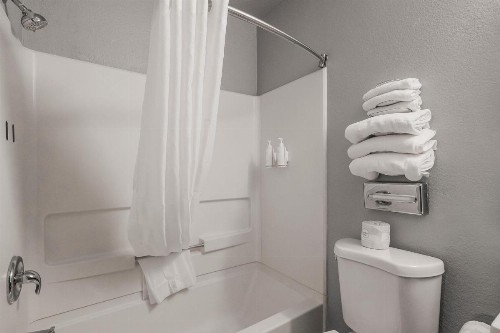 Econo Lodge Inn & Suites Yuba City - image 34