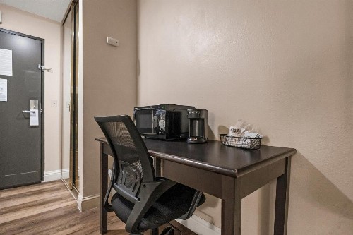 Econo Lodge Inn & Suites Yuba City - image 42