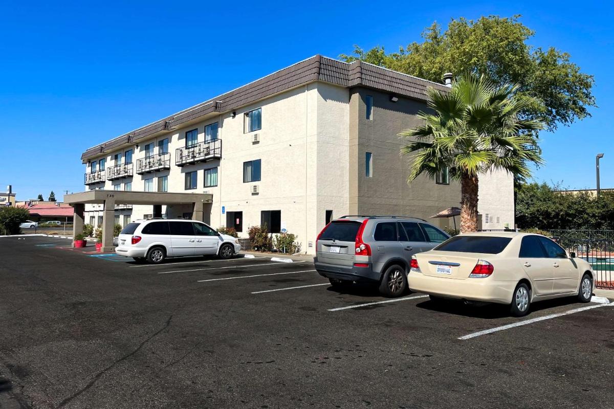 Econo Lodge Inn & Suites Yuba City - image 6