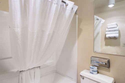Econo Lodge Inn & Suites Yuba City - image 8