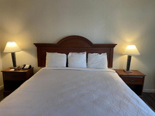 Econo Lodge Inn & Suites Yuba City - image 9