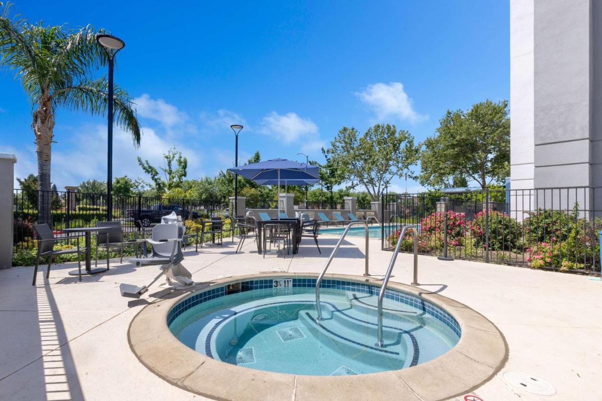 Hampton Inn & Suites Yuba City - image 6