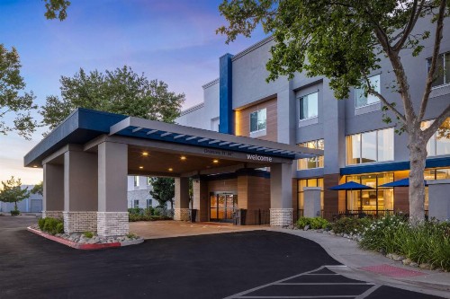 Hampton Inn & Suites Yuba City - image 8