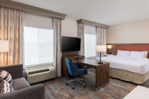 Hampton Inn & Suites Yuba City - image 9