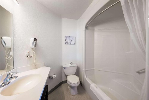 Travelodge by Wyndham Yuba City - image 12