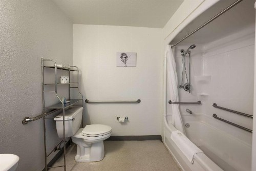 Travelodge by Wyndham Yuba City - image 15