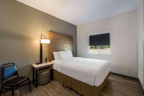 Travelodge by Wyndham Yuba City - image 17