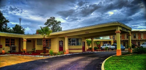 Nassau Holiday Motel - image 28