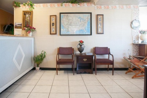 Nassau Holiday Motel - image 3
