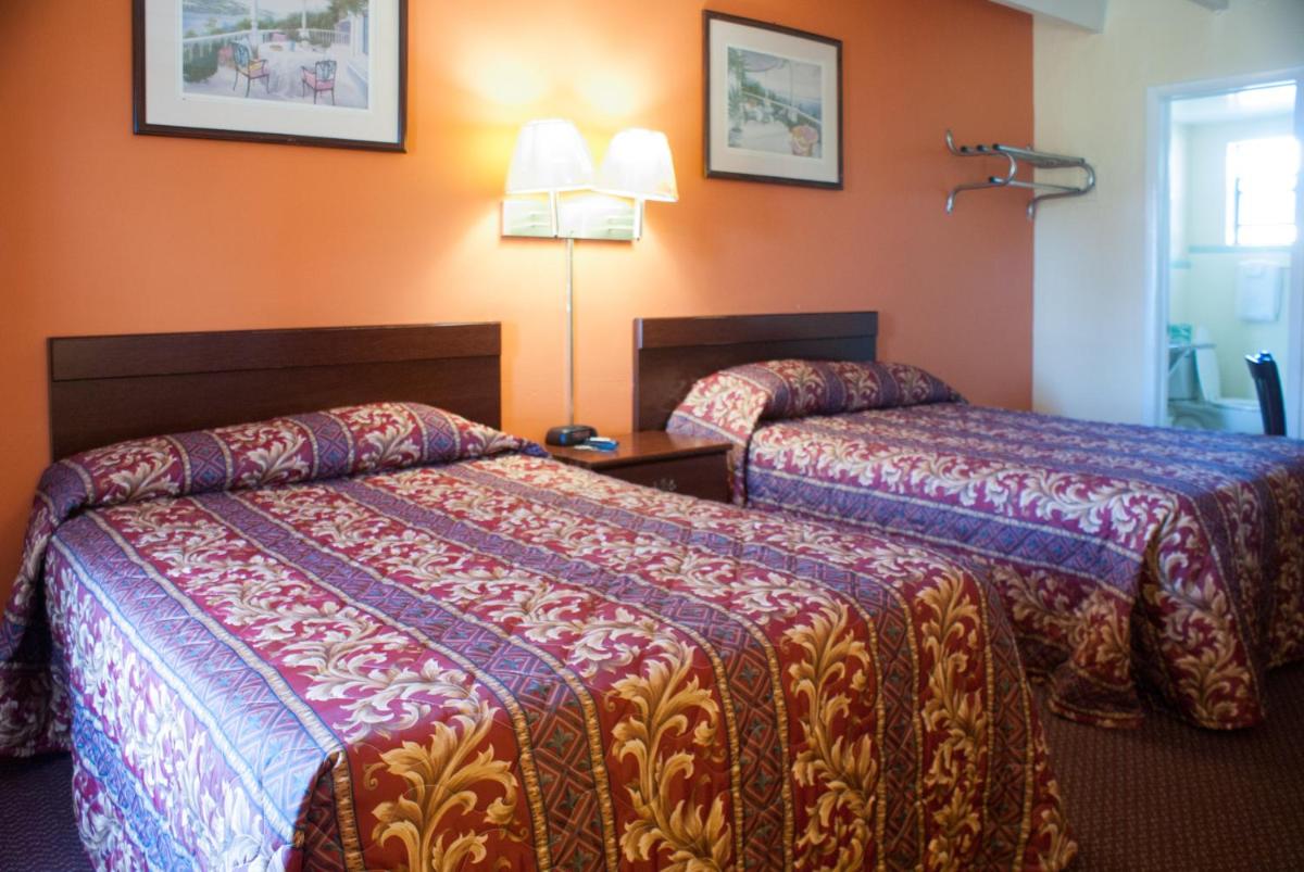 Nassau Holiday Motel - image 6
