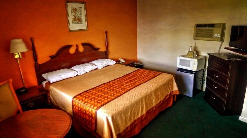Nassau Holiday Motel - image 8