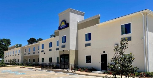 Days Inn by Wyndham Zachary LA - image 1
