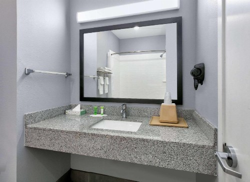 Days Inn by Wyndham Zachary LA - image 25