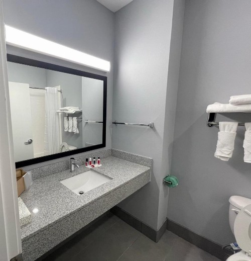 Days Inn by Wyndham Zachary LA - image 33