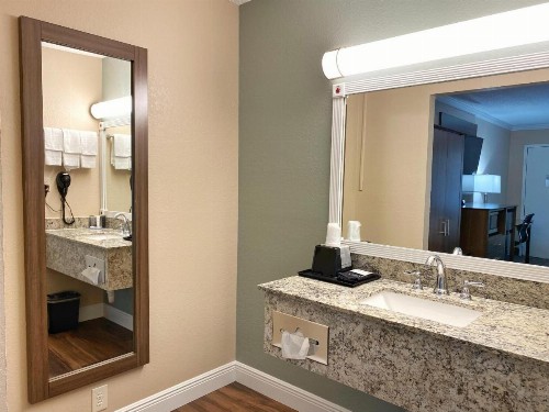 Roadstar Hotel Zephyrhills - image 34