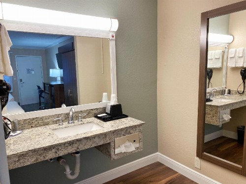 Roadstar Hotel Zephyrhills - image 39