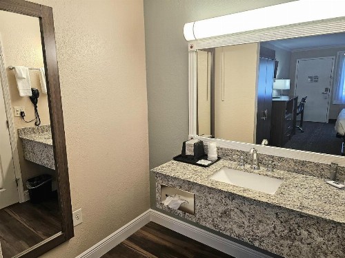 Roadstar Hotel Zephyrhills - image 5