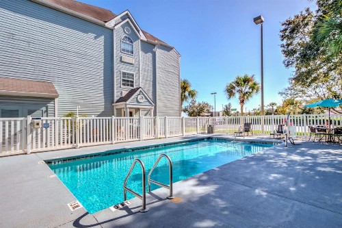 Microtel Inn and Suites - Zephyrhills - image 1