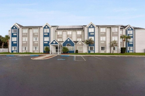 Microtel Inn and Suites - Zephyrhills - image 10
