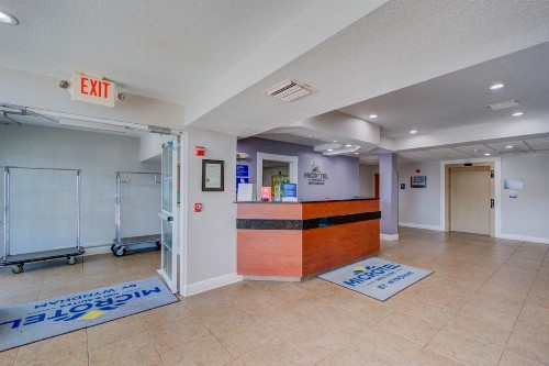 Microtel Inn and Suites - Zephyrhills - image 14