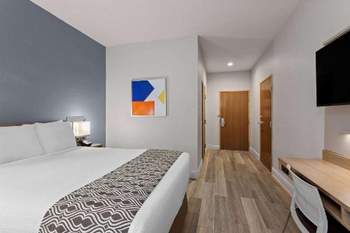 Microtel Inn and Suites - Zephyrhills - image 17