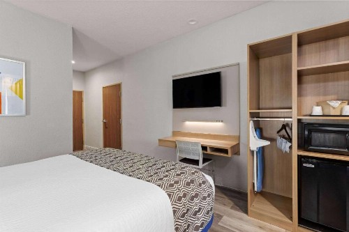 Microtel Inn and Suites - Zephyrhills - image 18