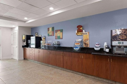 Microtel Inn and Suites - Zephyrhills - image 2