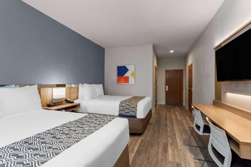 Microtel Inn and Suites - Zephyrhills - image 20