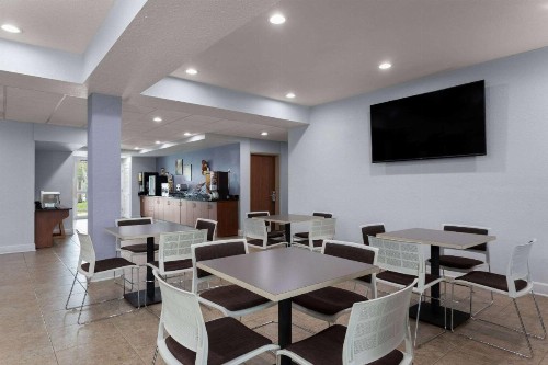 Microtel Inn and Suites - Zephyrhills - image 22
